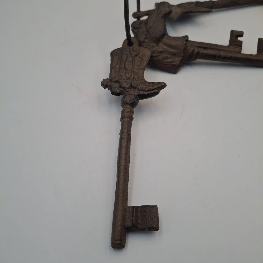 Set of 4 Heavy Cast Iron Skeleton Keys Ring Western Texas Star Horseshoe Boot